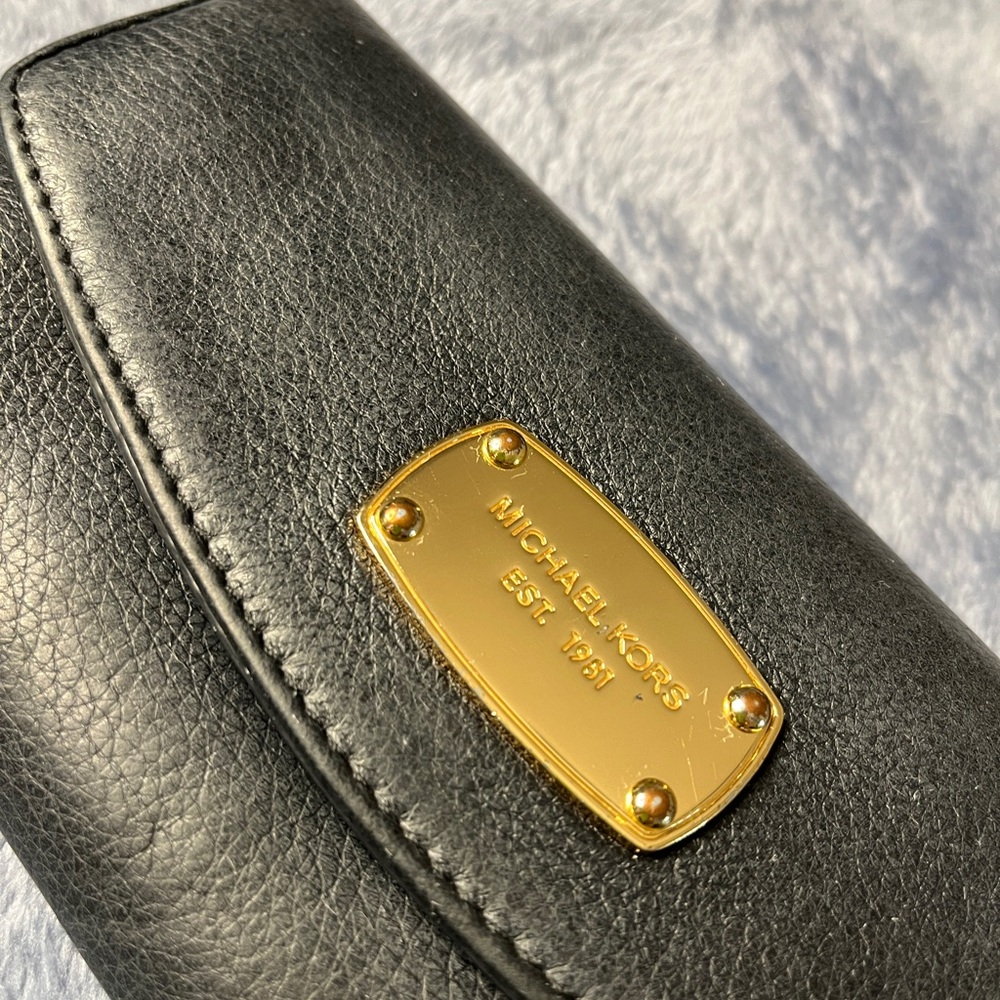 💥 Price Drop 💥Large Michael Kors Wallet Women’s